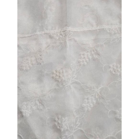 Vintage Sheer and Lace Off-White Needlepoint Grape Vine Tablecloth - Picture 6 of 9